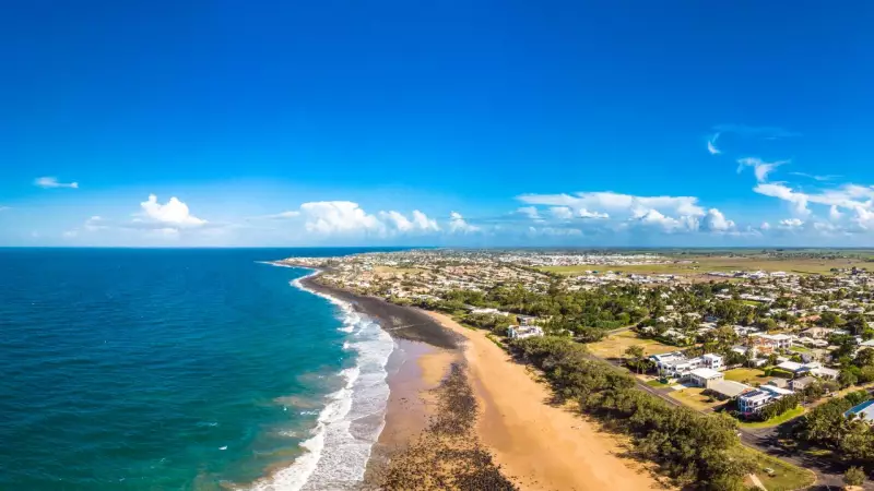 Bundaberg Coastline Erupts in Dramatic Search for Missing Swimmer at Bargara Beach