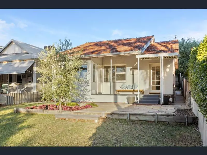 Gold Coast Property Tycoon Snaps Up Cottesloe's Tiniest Treasure