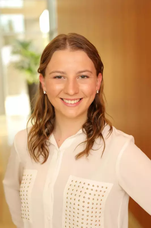 Australian Teens Face Digital Isolation as Meta Cuts Messenger