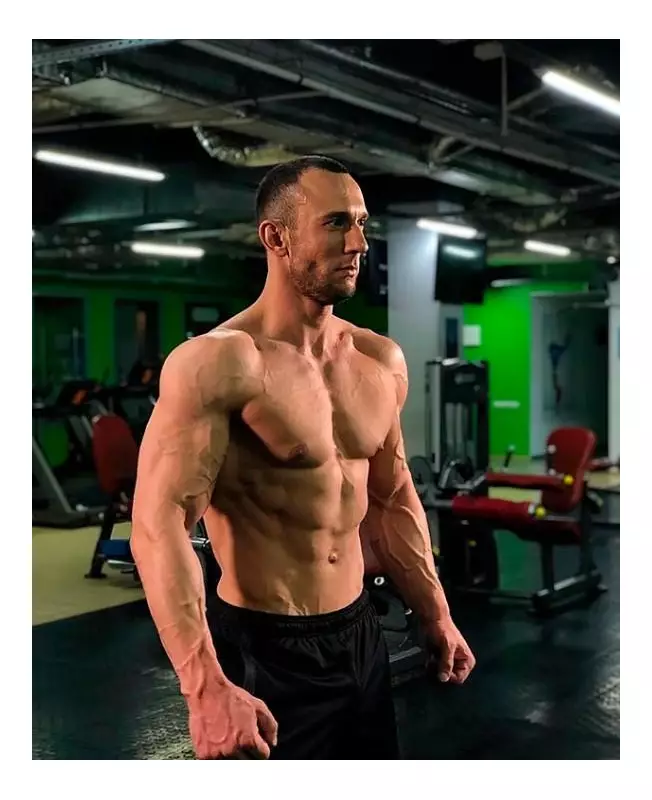 Fitness Guru Dies After Extreme 10,000-Calorie Fast Food Challenge