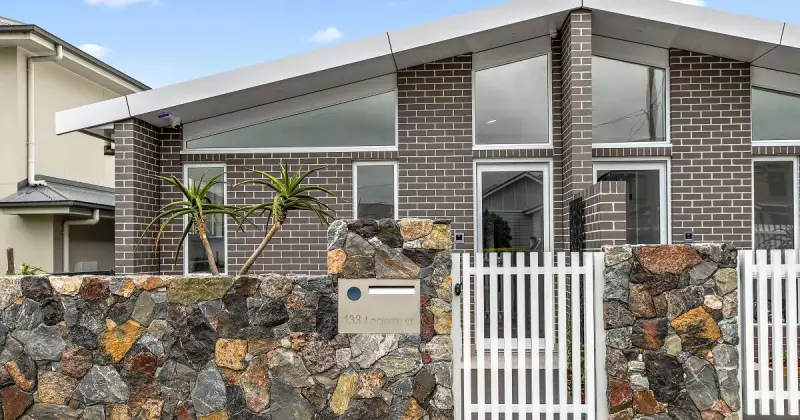 Luxury Adamstown Home: New Torrens Title with Flexible Design