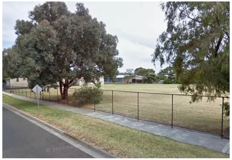 Melbourne Special Needs School Lockdown After Armed Knife Robbery Attempt