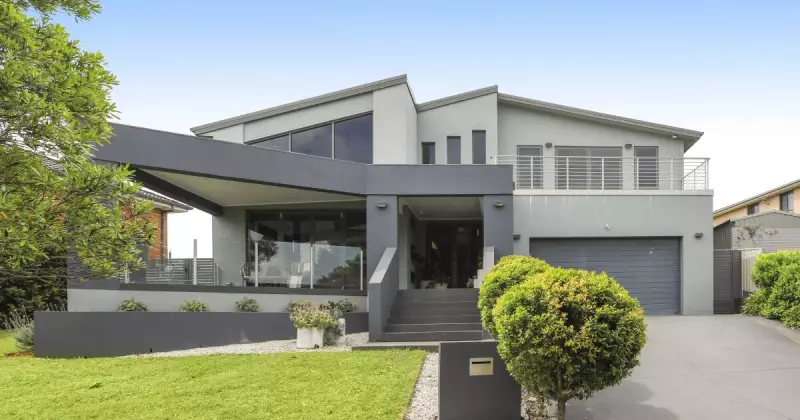 Shell Cove Family Paradise: Spacious Home Near Schools & Beaches