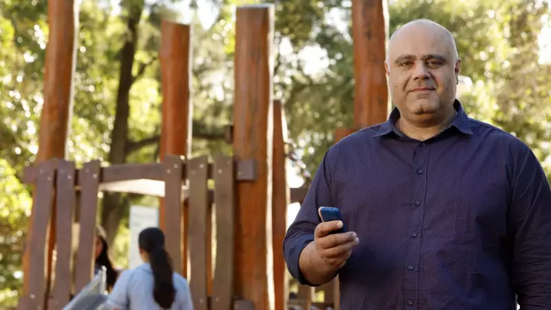 Sydney dad bans smartphones for all 5 kids until they turn 18