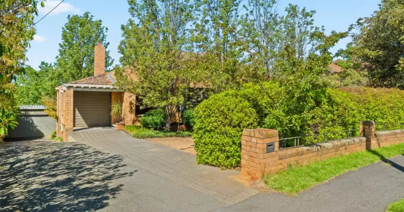 Two Generations of Architects Shape Historic Canberra Home in Griffith