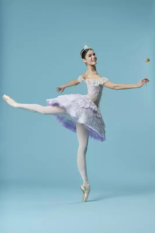 WA Ballet's Cinderella: Tall Dancer Indiana Scott Shines as Fairy Godmother