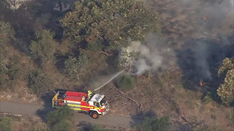 Wireless Hill Bushfire Contained: Alert Downgraded for Perth Suburbs