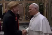 Pope Francis Meets Cate Blanchett & Hollywood Stars at Vatican for Cinema Mission