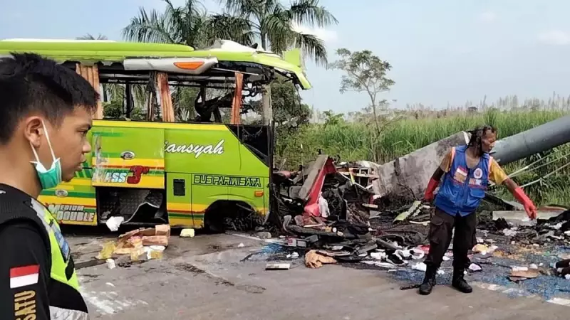 16 Dead in Java Bus Crash: Tour Bus Overturns on Toll Road