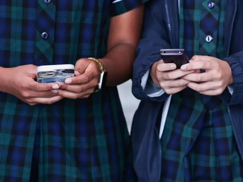 Perth Teens Show Journalist Her Phone Addiction: A Wake-Up Call