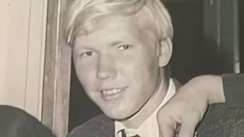 Townsville woman's emotional quest to find father through lost war medals