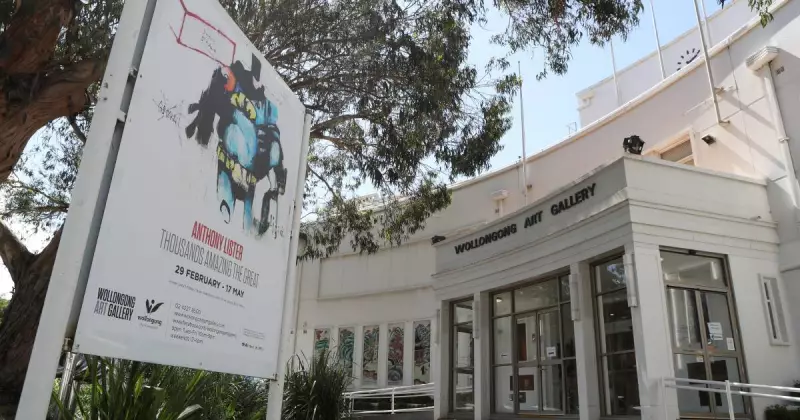 Wollongong Art Gallery shuts exhibition after artist Anthony Lister charged