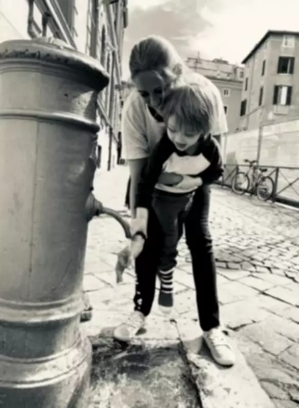 American Lawyer Dies Mid-Flight to London After Falling Asleep on Mother's Shoulder