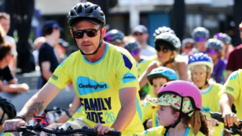 Cadel Evans Leads GeelongPort Family Ride in Geelong