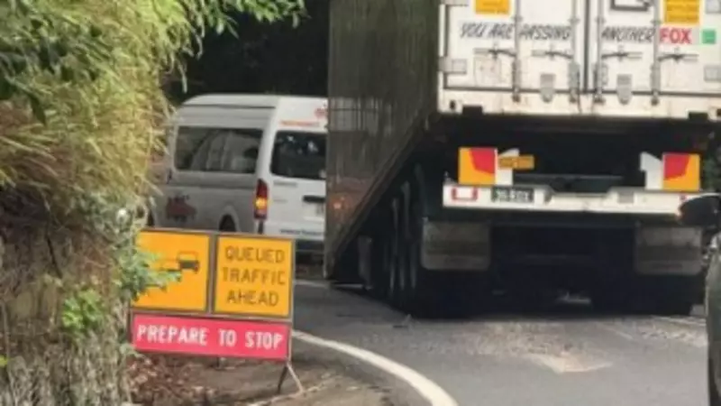 Kennedy Highway Chaos: Detached Trailer Sparks Hours of Gridlock