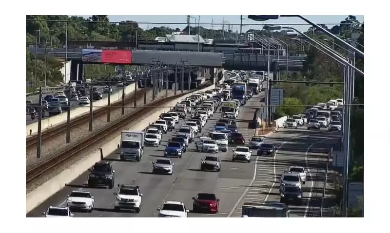 Kwinana Freeway Crash Blocks Lane, Causes Peak-Hour Chaos in Perth