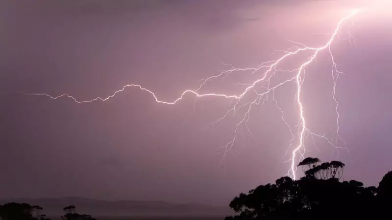 WA Braces for Destructive Thunderstorms: 119 km/h Winds Recorded