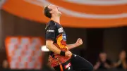 Paris Inspires Perth Scorchers to 33-Run BBL Victory Over Adelaide Strikers