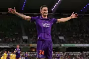 Perth Glory dominate Mariners 3-0 as Tom Lawrence scores stunning Olimpico