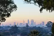 Smoke haze blankets Perth, drivers urged to take care on Monday commute