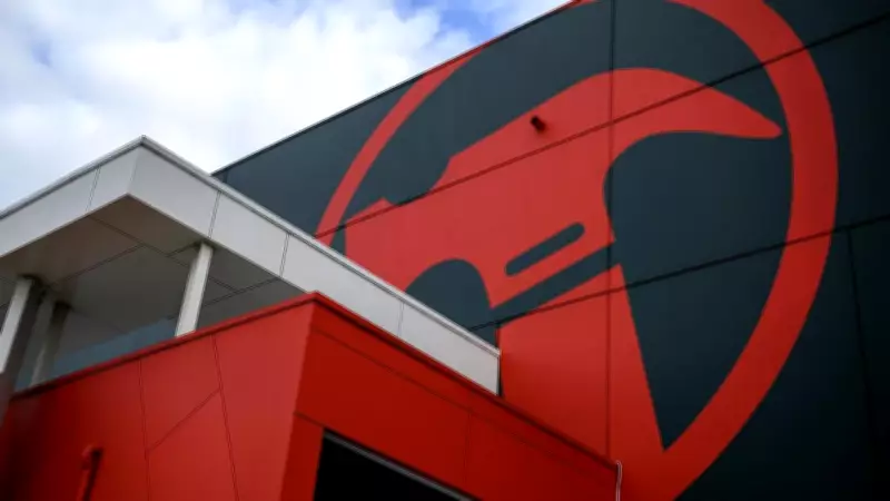 Bunnings Boosts Wesfarmers Payout Amid Consumer Caution, Scott Warns