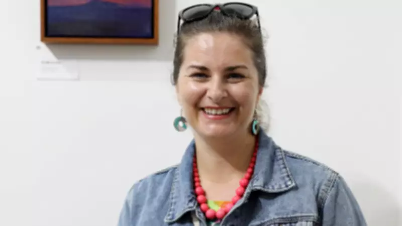 El arte como puente: la pintora premiada que conecta comunidades