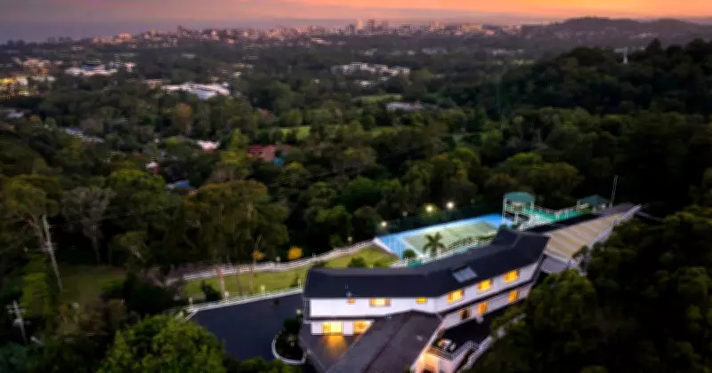 Keiraville's Grand Estate: Tennis, Indoor Pool & Luxury Living