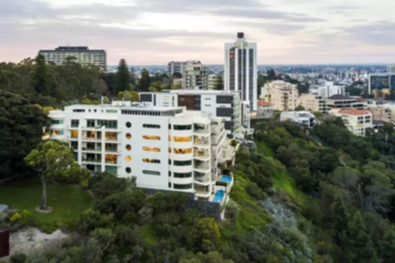 Luxury Whole-Floor Perth Apartment Offers Sweeping Views and Resort Amenities