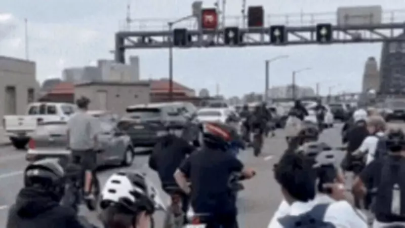 Police Condemn Teen E-Bike Gang's Dangerous Sydney Harbour Bridge Stunt