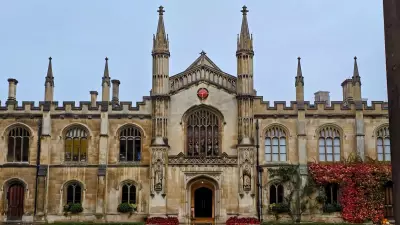 Cambridge's Contrasts: Where Mediocrity Meets Sublime Beauty in Historic City