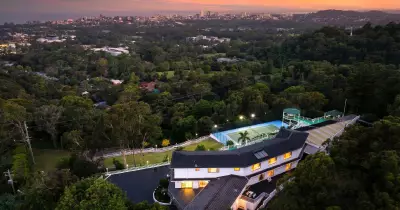 Keiraville's Grand Estate: Tennis, Indoor Pool & Luxury Living