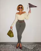 Beyoncé Stuns Fans with Drastic Hair Transformation, Debuts Chic Bob