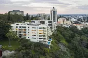 Luxury Whole-Floor Perth Apartment Offers Sweeping Views and Resort Amenities