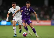 Perth Glory's Tom Lawrence Battles Foot Issue Before Newcastle Jets Match