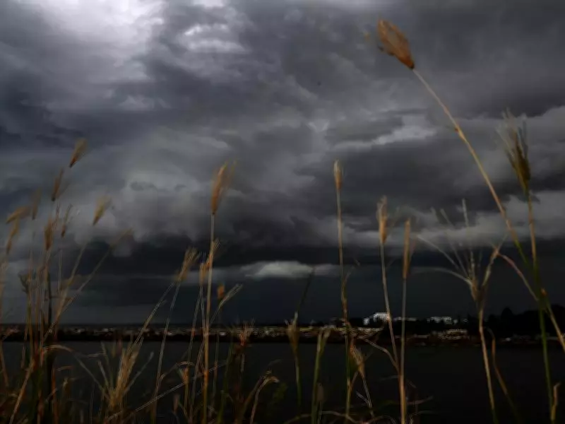 Cyclone Narelle Threatens Perth with Damaging Winds and Flash Flooding