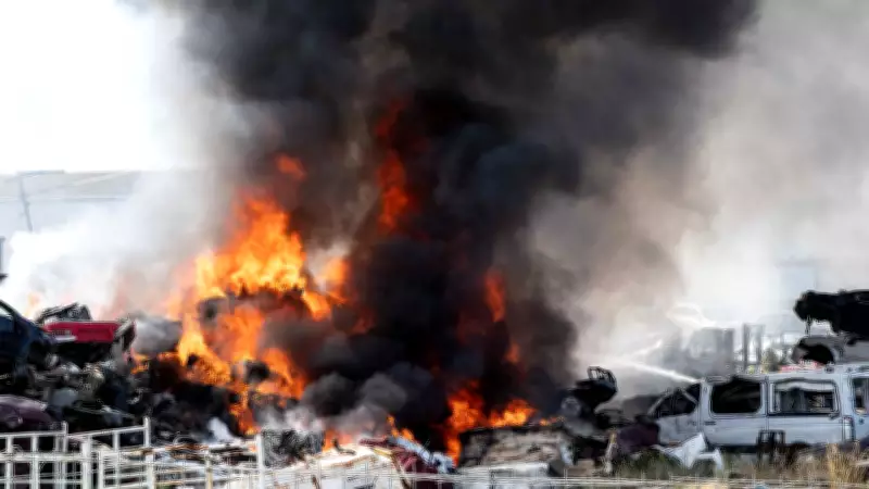 North Geelong Fire: Residents Report Explosive Sounds and Thick Black Smoke