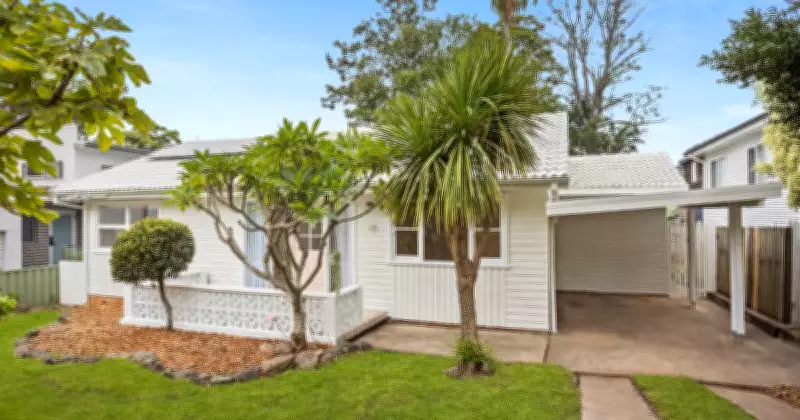 West Wollongong Family Home: Renovated Gem with Modern Comforts