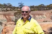 Auric Mining's Munda Pit Exceeds Gold Forecasts, Secures Premium Sales Price