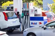 Fuel Crisis Sparks Community Kindness on Gold Coast Amid National Shortage
