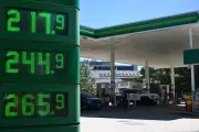 Fuel Price Surge: Authorities Urge Australians to Report Overcharging and Halt Panic Buying