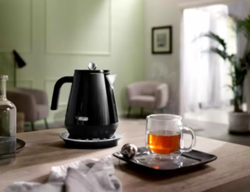De'Longhi's Chic Eclettica Kettle Drops to Under $100 at Amazon Australia