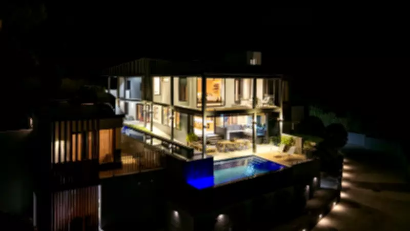 Kalamunda's 29 City Vista: A Masterpiece with Million-Dollar Views and Off-Grid Luxury