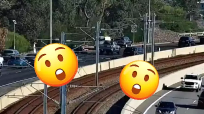 Kwinana Freeway Crash Causes Peak Hour Chaos, Reduces Perth Motorway to Single Lane