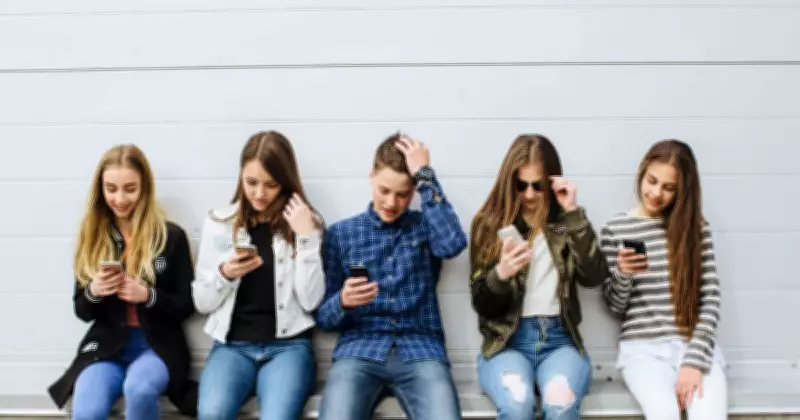 Teen's Mixed Feelings as Social Media Ban Fails to Pass Parliament