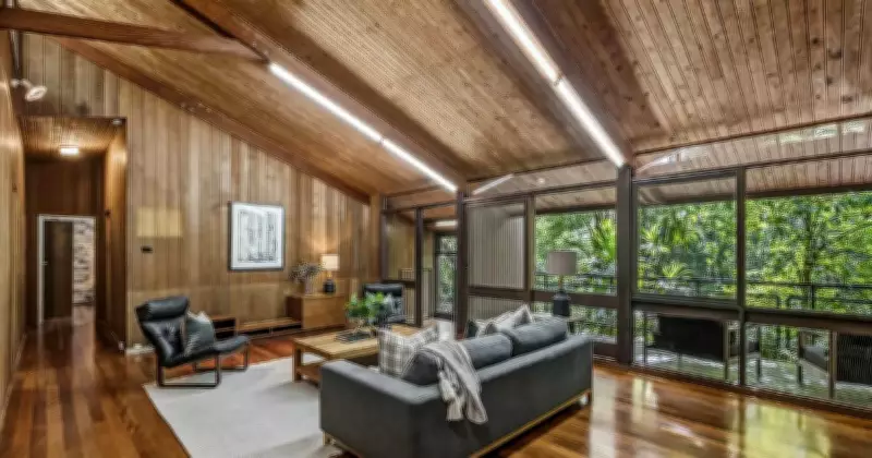 Architect's untouched retro home sells for $1.63m at Warners Bay auction