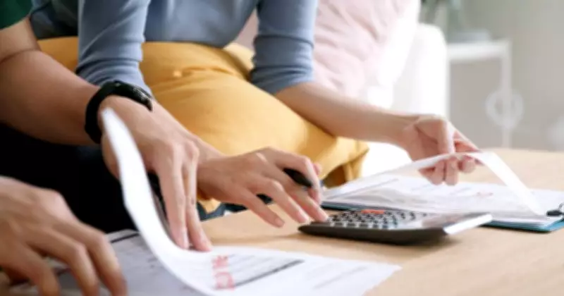 Australian Homeowners Refinance at Record Rates Amid Rate Hikes