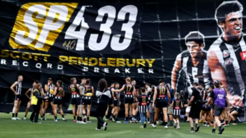 Collingwood Players Sport Gold Numbers for Pendlebury's Record 433rd Game