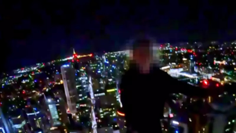 Daredevil scales 300m Sydney crane in 'absolutely stupid' stunt