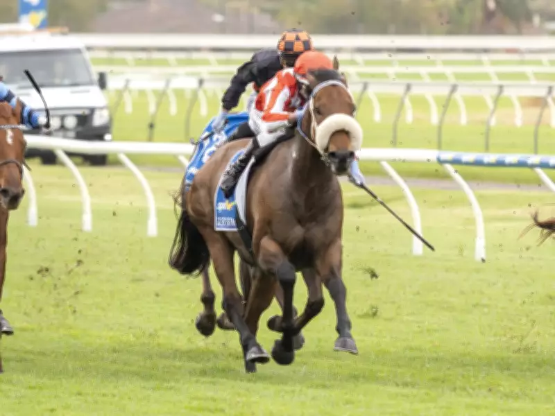 Desert Lightning Wins Goodwood in Dramatic Photo Finish