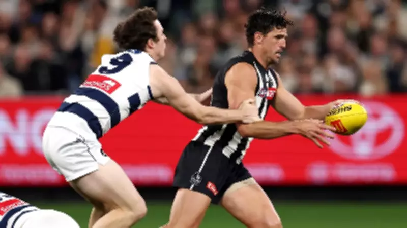 Geelong ruins Pendlebury's record night with crushing 54-point win over Collingwood